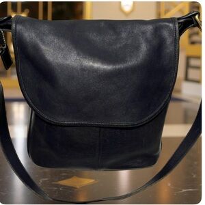 Elegant Black Leather Shoulder Bag
